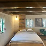 Vikend Kuce I Odmaraliste Julie Etno - Sarajevo Jahorina Tvrdinici