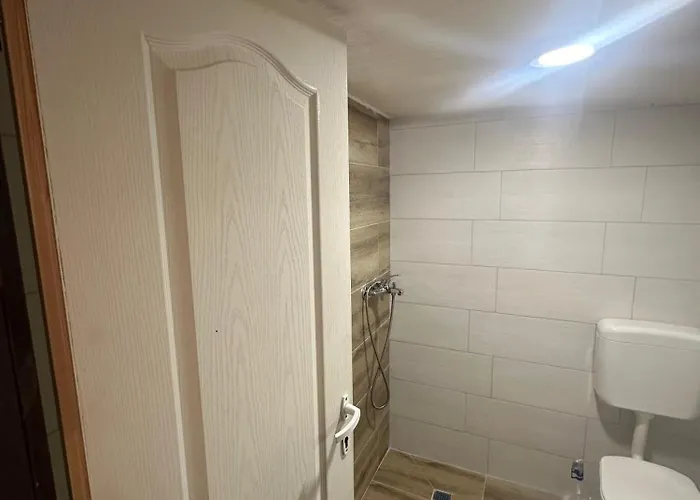 Vikend Kuce I Odmaraliste Julie Etno - Sarajevo Jahorina * Tvrdinici